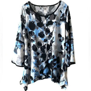 AVENUE | Plus Size Round Neck 3/4 Sleeve Sharkbite Hem Floral Print Top Sz 14/16